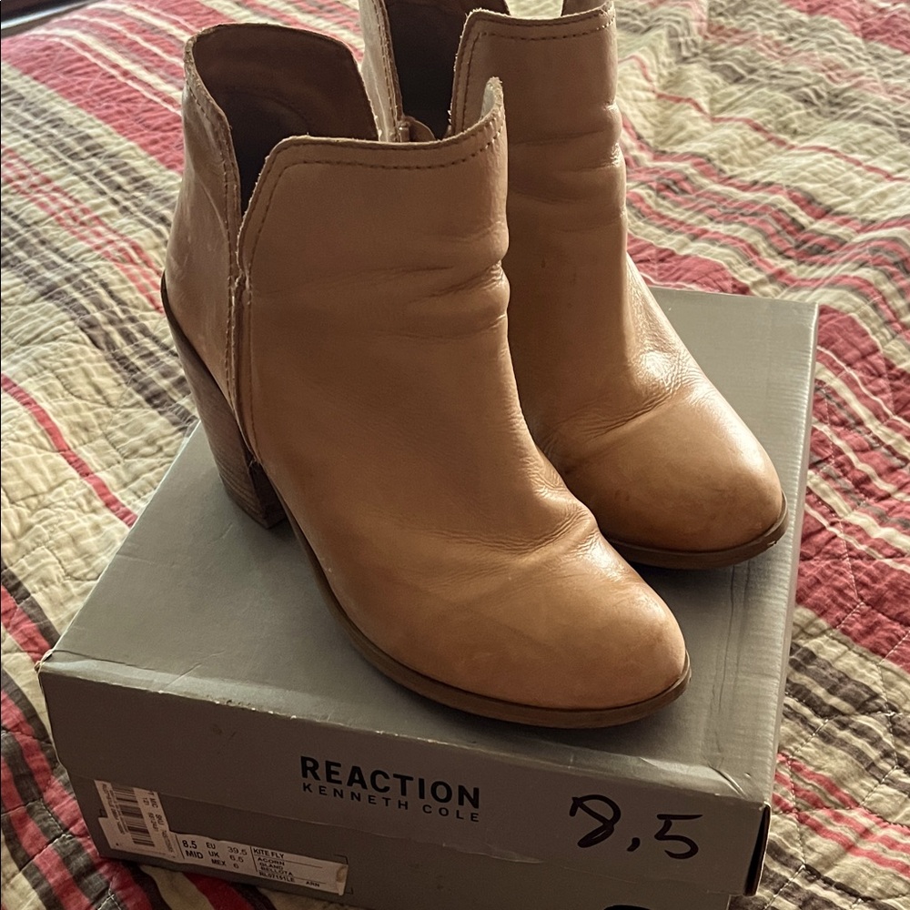 Kenneth Cole Reaction Women's Beige Ankle Booties